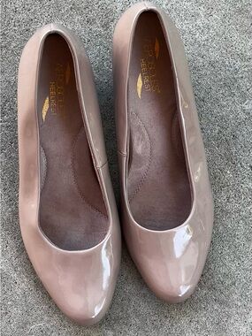 Aerosoles Women’s Nude Patent Leather Low heels SZ 10 Never worn NWOB